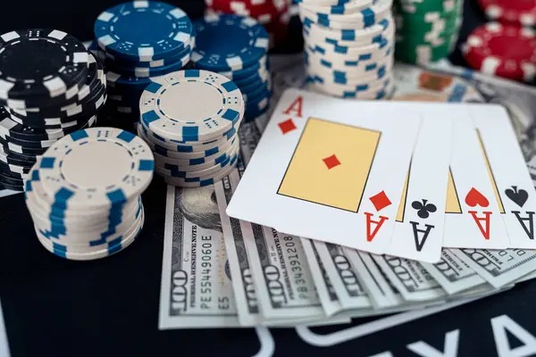 Mobile phone displaying modus4d Free Bet Blackjack table interface with betting controls and live dealer feed
